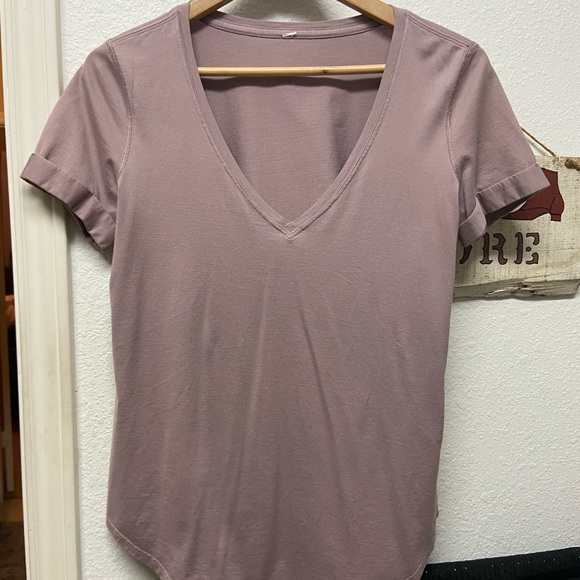 lululemon athletica Tops - 🏷️SALE-Lululemon T-shirt size 8